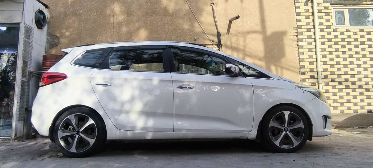 كارينزا للبيع
كارينزا 2014 4 سلندر 2000 مكفول عام بس اكو كم مكان جرد ب صبغ مبين بصور  ماشيه 200الف للاستفسار الاتصال ***********
