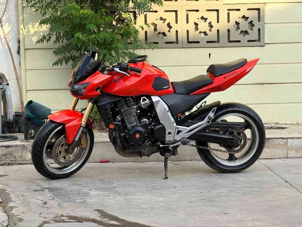 Kawasaki Z1000
سڵاوی خواتان لێبێت هاوڕێیان ئەم ماتۆڕە بۆ فرۆشتن هەموو گیانی بە شەرت هەتا بڵێی مەزبووتە سەوتی مەکینەی زۆر خۆشە و زۆر بە قوەتە کامل ئەگزۆزی تیتانیۆمە و حەماوەی زۆر مەزبووتە ڕۆن و فلتەری تازە گۆڕاوە هیچ مەسرەفێکی تیا نییە…. 

سعری  $23

شوێن:سلێمانی

***********
