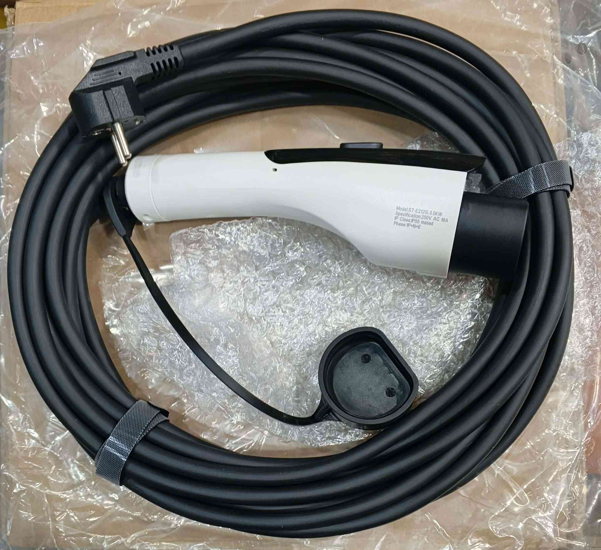 انتباه😍😍10 متر 100 الف 16 امبير /5 متر 80 الف
3 متر 70 الف
النوعيه الثانية ام الحماية وتحكم5 متر تحكم 16 امبير
ربط على الانترنت 
تحكم من الجهاز ومن الموبايل 
بيها حماية إضافية
150 الف
ادبتر ٤٠ الف مع التوصيل😎***********
