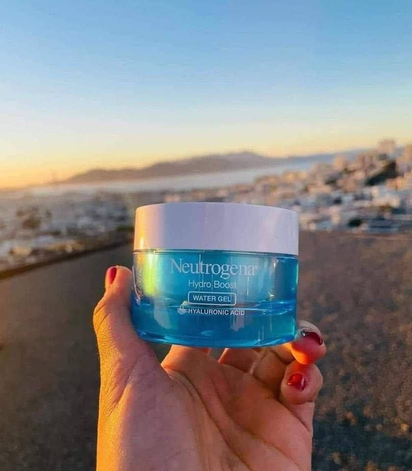 نتروجينا البراند الاصلي الامريكي 🇺🇸💯Neutrogena® Hydro Boost
✅مرطب نيتروجينا المائي🌊💧✨
جل نتروجينا المائي تمتصه البشره بسرعه بدون ميزيت او يترك أثر دهني ع البشره 🔥يلائم جميع انواع البشرة 
يرطب البشره بعمق ويدخل لأكثر من طبقه تحت الجلد بسبب قوامه الخفيف 
اللي تجرب هالمرطب مستحيل تعوفه كلش ترتاح البشره عليه
غني بالهايلورونيك اسد بالاستمرار عليه راح يغذي ويخفف من الخطوط الرفيعه والتجاعيد المبكرة

✅مرطب جل مائي Neutrogena® Hydro Boost هو مرطب جل للوجه يغذي بشرتك ويحميها للحصول على توهج صحي عندما يضعف حاجز رطوبة بشرتك ، ينخفض محتواها المائي. هذا يؤدي إلى بشرة جافة وباهتة ومتعبة أحيي توهجك الطبيعي باستخدام مرطب جل مائي مثبت. بفضل تركيبته خفيفة الوزن ،

⭕ ثبت سريريًا أنه يحسن ترطيب البشرة من التطبيق الأول.             باستخدام مزيج ذكي من المكونات المرتبطة بالماء ، وحمض الهيالورونيك ، والتريهالوز النباتي 
▫️تساعد الصيغة في الحفاظ على حاجز الرطوبة الذي قد تفقده
▫️يمكن أن يساعد ذلك أيضًا في تقليل ظهور خطوط الجفاف.
والنتيجة هي بشرة ندية ونضرة ورطبة وأكثر مقاومة لفقدان الرطوبة.
▫️يرطب البشرة ويحميها للحصول على توهج صحي 
▫️تركيبة مرطبة جل مائي خفيفةالوزن
▫️يقلل مظهر خطوط الجفاف
▫️لا يسد المسام                                           #الاصلي المنشأ امريكا 🇺🇸💯                                                       السعر خاص 
🚘 يوجد خدمة توصيل لجميع محافظات العراق الاصلي #الشعب_الصيني_ماله_حل😂😂 #لحجز #والستفسار #مراسله


**إذا كنت صاحب هذا الإعلان وتريد حذفه لأي سبب، رجاءا أرسل رسالة إلى الدعم الفني**