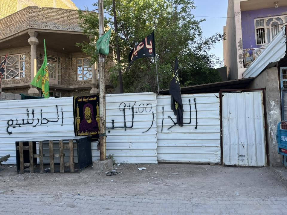 سلام عليكم بيت عليه سايدين شارع تجاري قرب فلكن الشيشان مساحه ٩ في ١٣ رقمي للتواصل *********** واتساب فقط أو اتصال
