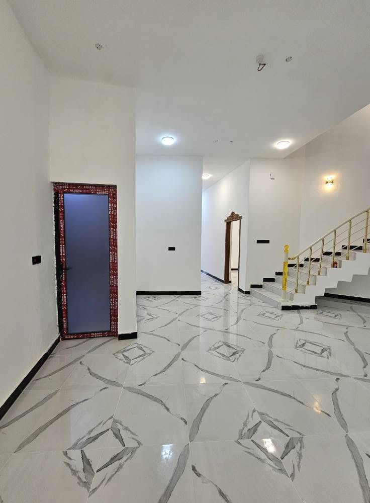 🏡 دار حديث للبيع – فرصة مميزة للسكن والاستثمار
📍 الموقع: البصرة / أبي الخصيب / محيلة
🔹 المساحة: 250 متر
🔹 نوع الملكية: طابو زراعي عراقي
🔹 حالة الدار: بناء حديث وجاهز للسكن
✨ تفاصيل الدار:
• 3 غرف نوم مريحة
• صالة كبيرة
• غرفة استقبال أنيقة
• مطبخ
• صحيات داخلية وخارجية
• كراج كبير للسيارة
• حديقة مناسبة للعائلة
💡 المميزات:
✔ جميع الخدمات متوفرة (ماء، كهرباء، مدارس، أسواق)
✔ موقع هادئ ومناسب للعوائل
✔ تصميم عملي وحديث
📞 للاستفسار: *********** البصرة, العراق
