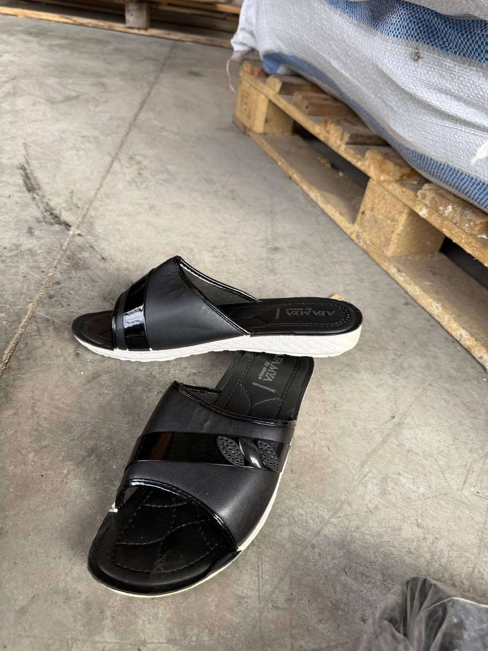 العدد.  6000 زوج.   رجالي.   نسائي. تركي.   من المعمل.  حصريا.  السعر. للزوج.  80 سنت.   بالعراقي.  يطلع.     1200 دينار.  للزوج.  سعر لكل الكميه


**إذا كنت صاحب هذا الإعلان وتريد حذفه لأي سبب، رجاءا أرسل رسالة إلى الدعم الفني**