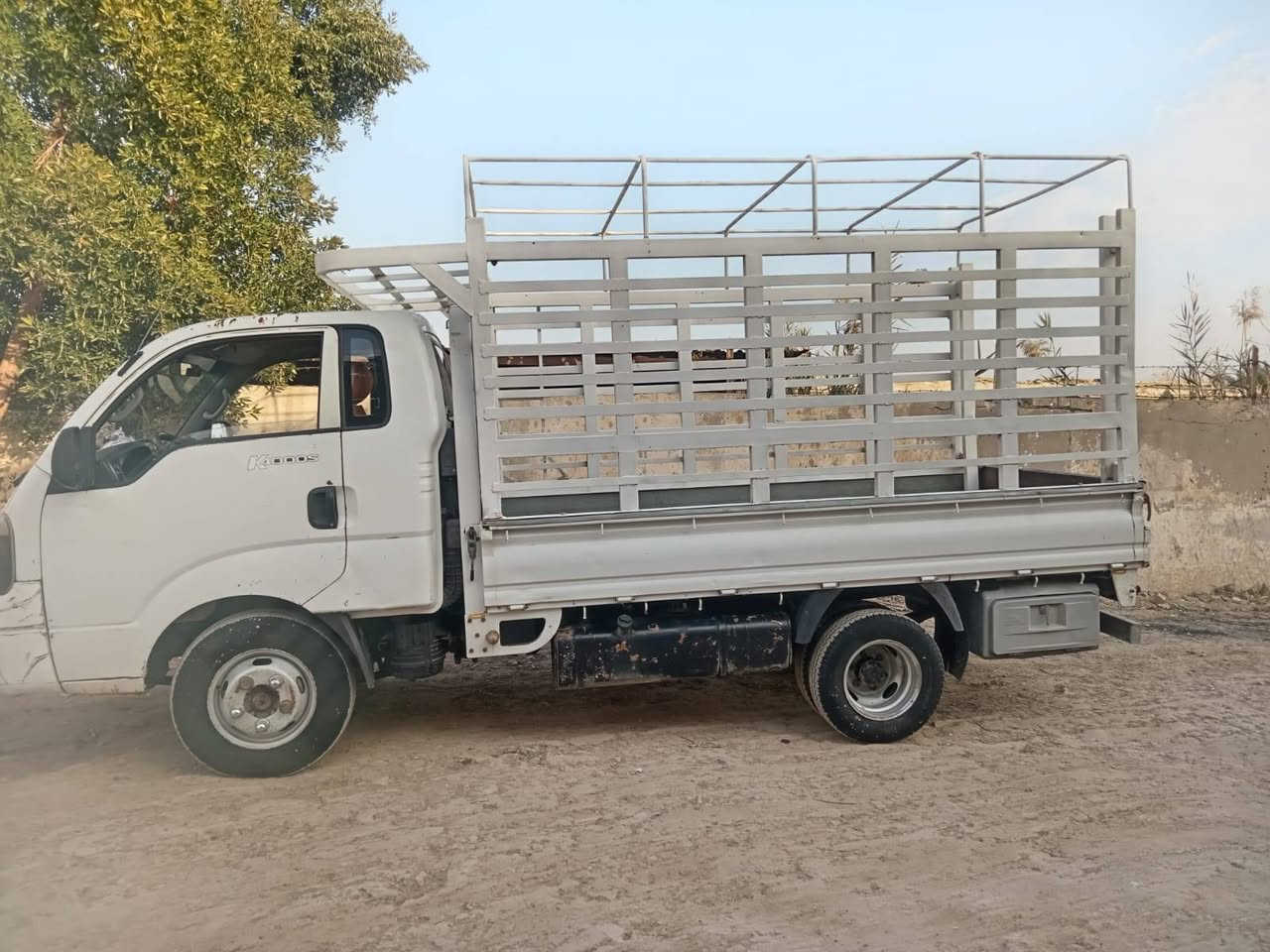 كيا فحل 2014 مكانها بغداد النهروان كير محرك شاصي بشرط طخم تاير باتري وبم جدد تبريد ثلج رقم انكليزي وسيارة بأسمي  سعرها 115 وبيها مجال
***********
