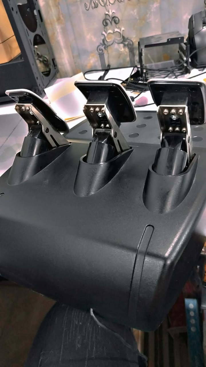 تحية طيبة شبابنا الذهب 
متوفر دركسون G29 
نضافة 90% 
كامل مكمل مع ملحقات وكارتون 
 قطعه حيل حلوة تكدر تربطه علئ 
بلي و pc
تكدر تلعب العاب سباق وسيارات ومحاكي وكلشي حرفياً 
وويجي ويا گير اتوماتيكي 

وبسعر 225 الف دينار عراقي فقط وسعر قابل للتفاوض 🌹❤️
 
  🕹️ متوفر خدمة توصيل لكل العراق ✅
مكاني البصرة ***********
