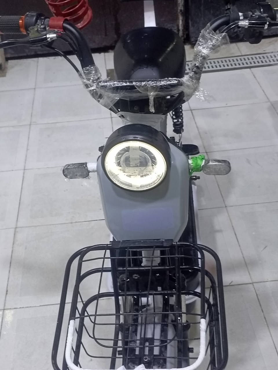 سلام عليكم دراجه شحن للبيع اسم الدراجه MR موديل 2025  الدراجه نضيفه حيل بيه سويج وبصمه الشاشه شغال اربع بطاريات وربع نمر السرعه 60 حقيقي نشرات شغاله الئشاير شغاله واذا اكو مرارس ار تسعه ار 8 عادي العنوان؟كربلاء       القادسيه الرقمl
*********** السعر 270 وبيه مجال قليل
