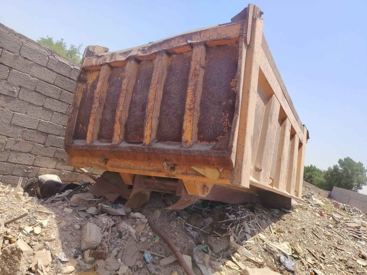 بدي للبيع العنوان بغداد للستفسار ***********
