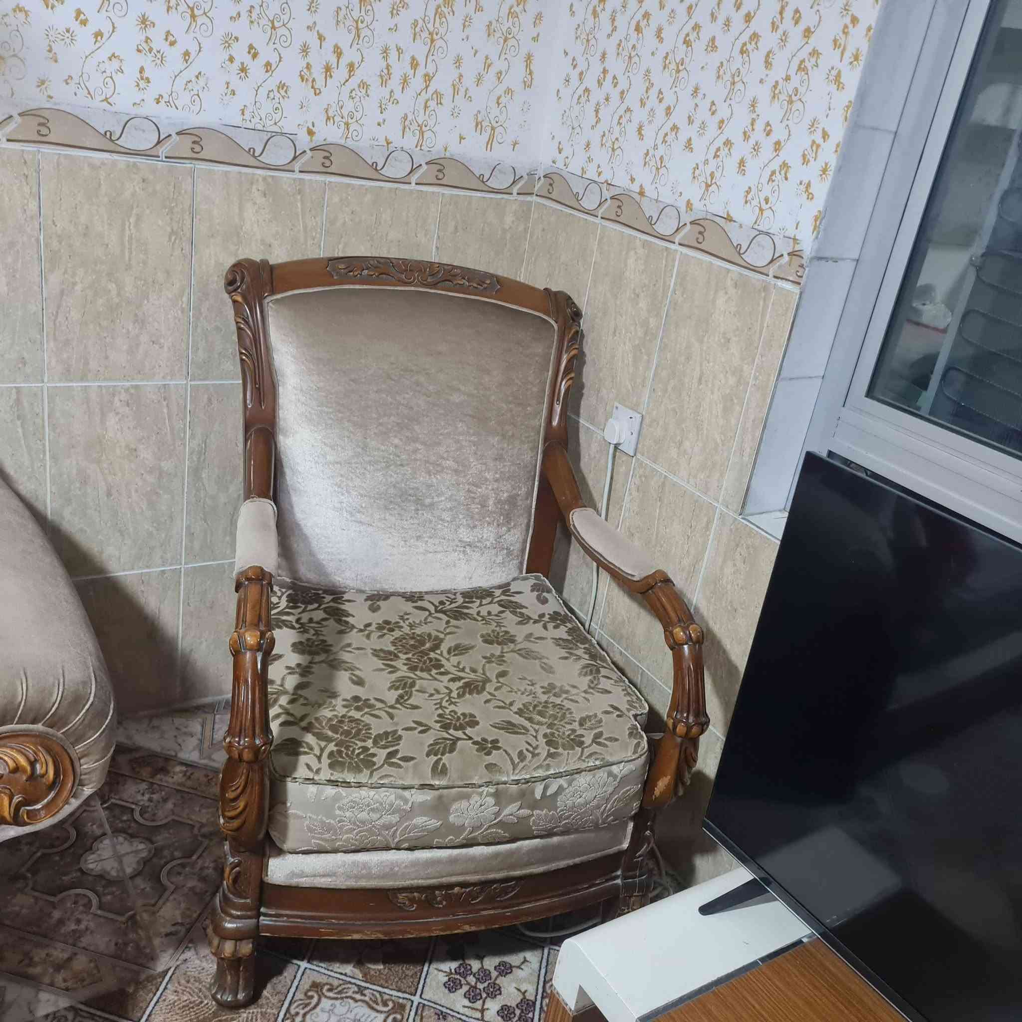 كاونتر المنيوم طول  مترين ونص والعرض 54  بسعر 150 الف وكذلك طقم قنفات بسعر 200 الف


**إذا كنت صاحب هذا الإعلان وتريد حذفه لأي سبب، رجاءا أرسل رسالة إلى الدعم الفني**