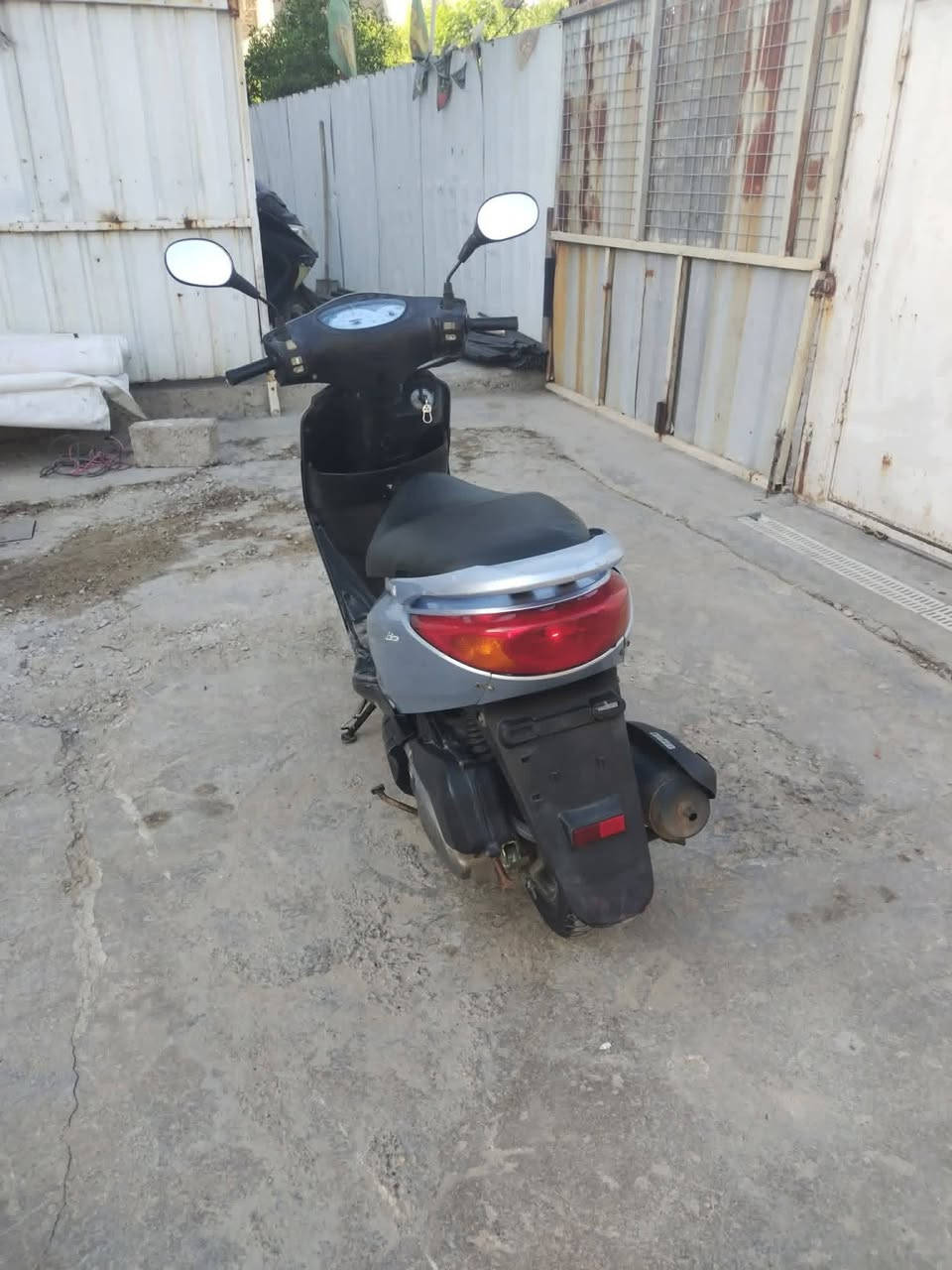 السلام عليكم دراجة بريز لايت فوك  دراجه وضع الشركة بدون اي نقص كهربائيات شغالة نوزل مكينة وكفرات ختم واحد كفالة
الشعب حي اور
***********
