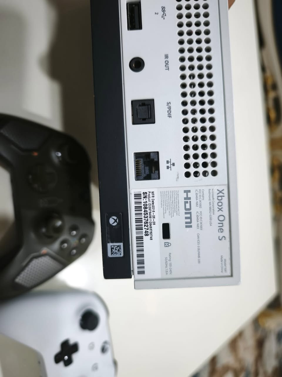 اكس بوكس ون اس ثنين تيرا الجهاز حيل نضيف يدتين وبطاريه وكآمل ملحقات ب195 وبي مجال بصره ***********
