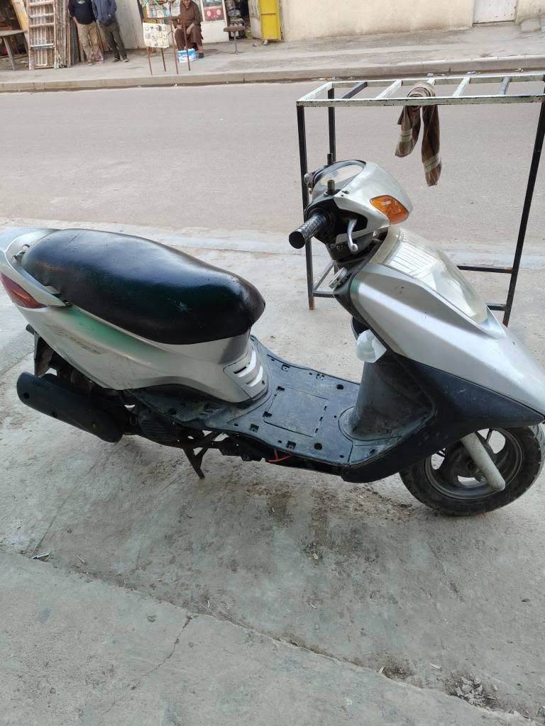 بريز ياباني للبيع مكاني بغداد الشعب رقمي ***********
نقصها باتري دراجه شغاله خير من الله 
سبب البيع عندي دراجه ايراني كير ثانيه اشتغل بيها
بيها صوت تفيلس يحتاجلها تفليس 
سعرها 400 وبيها مجال بغداد, العراق
