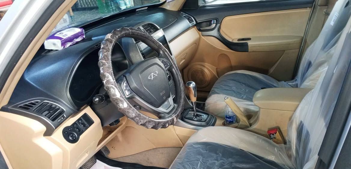 السلام عليكم تيكو 12 للبيع رقم بغداد انكليزي مكفوله من قطرة خياس وضربه وطخه فقط البنيد مصبوغ اثر جراد والقماره جراد بسيط جدا ..نقص مشط استيرن السعر 53 وبيهه مجال بغداد الشعله*********** موجود واتساب غير متواجد عالفيس
