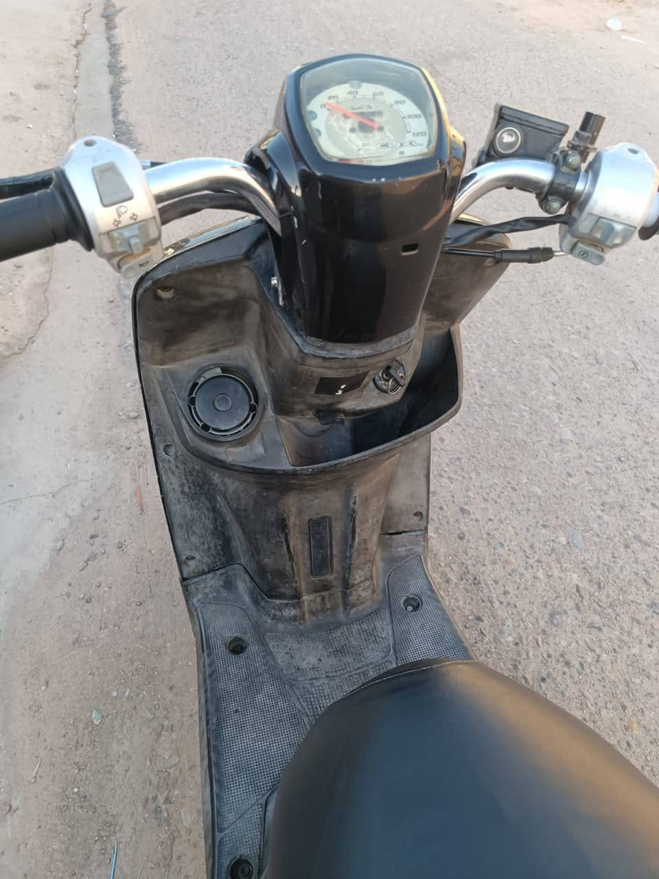 السلام عليكم
دراجة ماكس بوليسي 🛵
مكينة ناعمة كلش ✴️
كفرات مختمة ختم واحد♦️
بوشة بلادية 🔵
كلشي شغال بيها ( سلف ، هندر، اشاير، لايت، بگ لايت، عداد،) ''فقط عداد الطوافة يعلگ''
الدراجة مفتوحة بس البوشة بلادية مال باله شرط توديها لأي مصلح يفحصها البوشة اصلية. .
مكاني البصرة الجنينه📍
للتواصل 0️⃣7️⃣7️⃣4️⃣0️⃣1️⃣5️⃣1️⃣0️⃣5️⃣6️⃣
السعر 650 الف 💸
