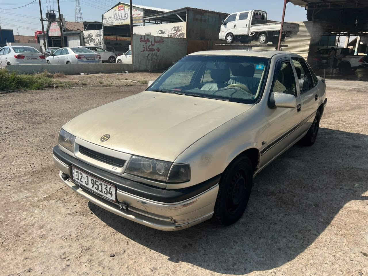 فكترا 1992 محرك كير شرط سنويه ارقام جديد  شرط التحويل طخم جديد تايرات جديد بيها جاملخ خلفي صبغ 
*********** واتساب@ السعر 36 وبيها مجال
