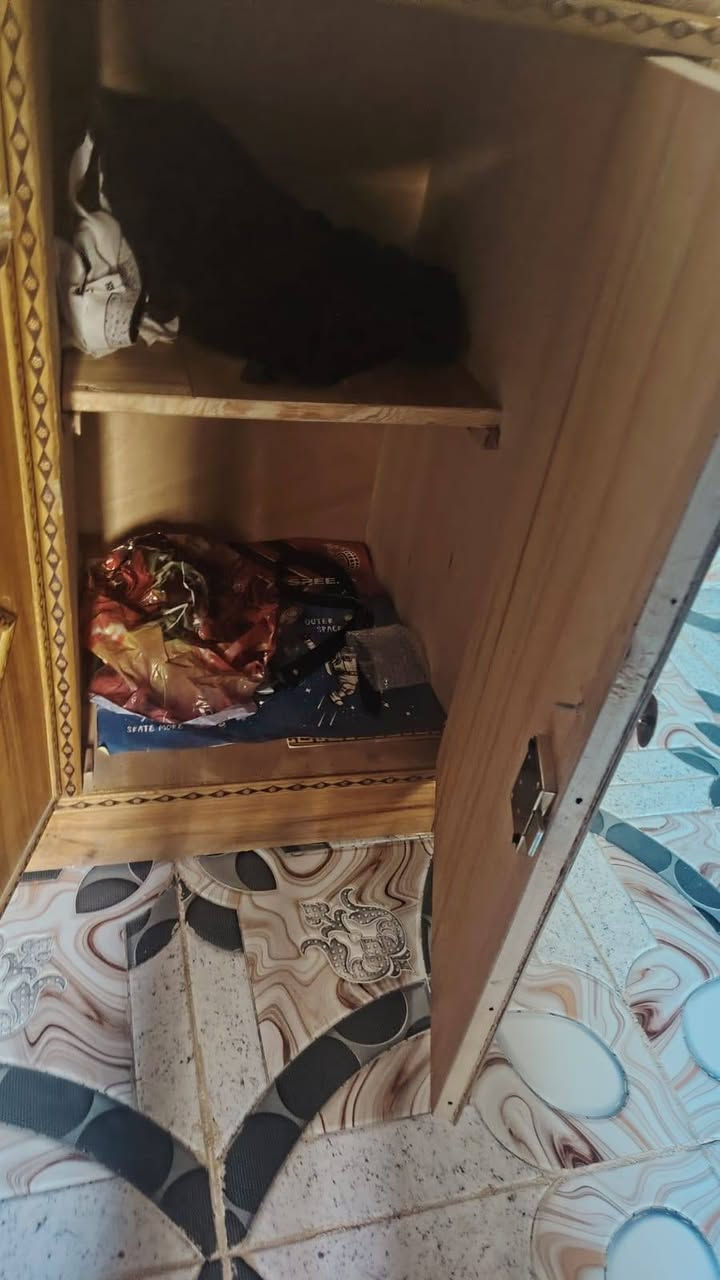 بوفيه للبيع نظيفه السعر 100 بي مجال للاستفسار***********
