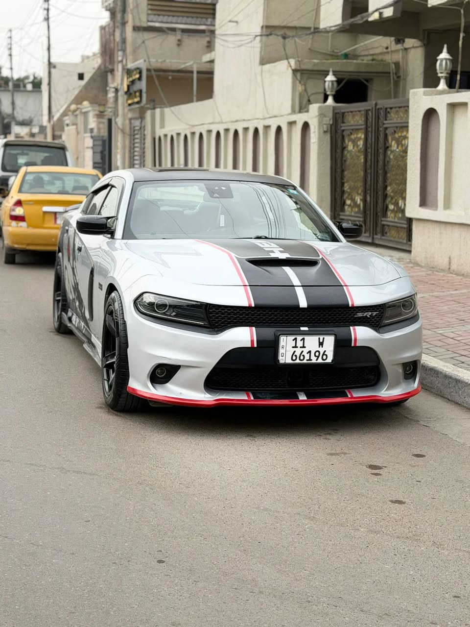 سلام عليكم ، مكلف بالنشر الرقم متواجد واتساب 

حبايب جارجر دايتونا 5700  بلادي 
بغراض SRT كلها 
1- فجوج برمبو 
2- اكسل قفل 3.09
3- دبلات اصفر 
4- حدادية كامله SRT
5- اكزوز SRT

مواصفات السياره : فول 1/1 
فتحه سلايد ، رادار امامي 
غرفه دايتونا مختمه 
شوته دايتونا مفتوحه بلاد 

عليها اظافات :
مازدات لد اوركل متغير 
اويل كاج كان 
تفريغ + برمجه 
دواخل كله كاربون فايبر 
ويل نجمه ،

الحادث : بسيط سونار مرفق بالمنشور 
بابين جهه اليمنى مبدل + صبغ 
بجم كبس كبس 

رقم السيارة : بغداد باسمي تحويل مباشر 

السعر 203 مجال بسيط 
حبايب السياره كلها SRT بس مكينه 5.7 
لا تقارنوها بالمهجوم السياره فول 1/1 وحادث بسيط 

اي استفسار : متواجد واتساب 
‏‭***********
