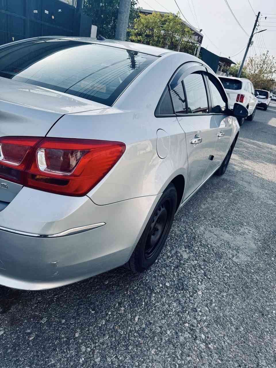 للبيع 
شوفرليت كروز 2016 خليجي Ls
مواصفات الخليجي المعروفه 
تحكم ستيرن جهتين 
كروز تثبيت سرعه 
شاشه ايباد 
كامره 
مكفوله من الصبغ من الدعاميه للدعاميه 
السياره كلش نضيفه وجاهزه بدون عيب او نقص تخم تايرات جديد كير محرك بالشرط 
رقم وهزه وسنويه كلها جديده وبأسمي تحويل بشرط رقم اربيل مكانها اربيل 
للاستفسار ***********__***********
