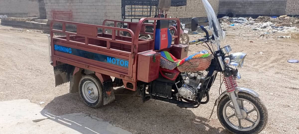 سلام عليكم طرطوره البيع موديل 20 ومحرك 23 نضافه فول  سعر مليون 800وبيه مجال للشراي مكان رمادي الخمسه كيلو رقم الهاتف ***********
