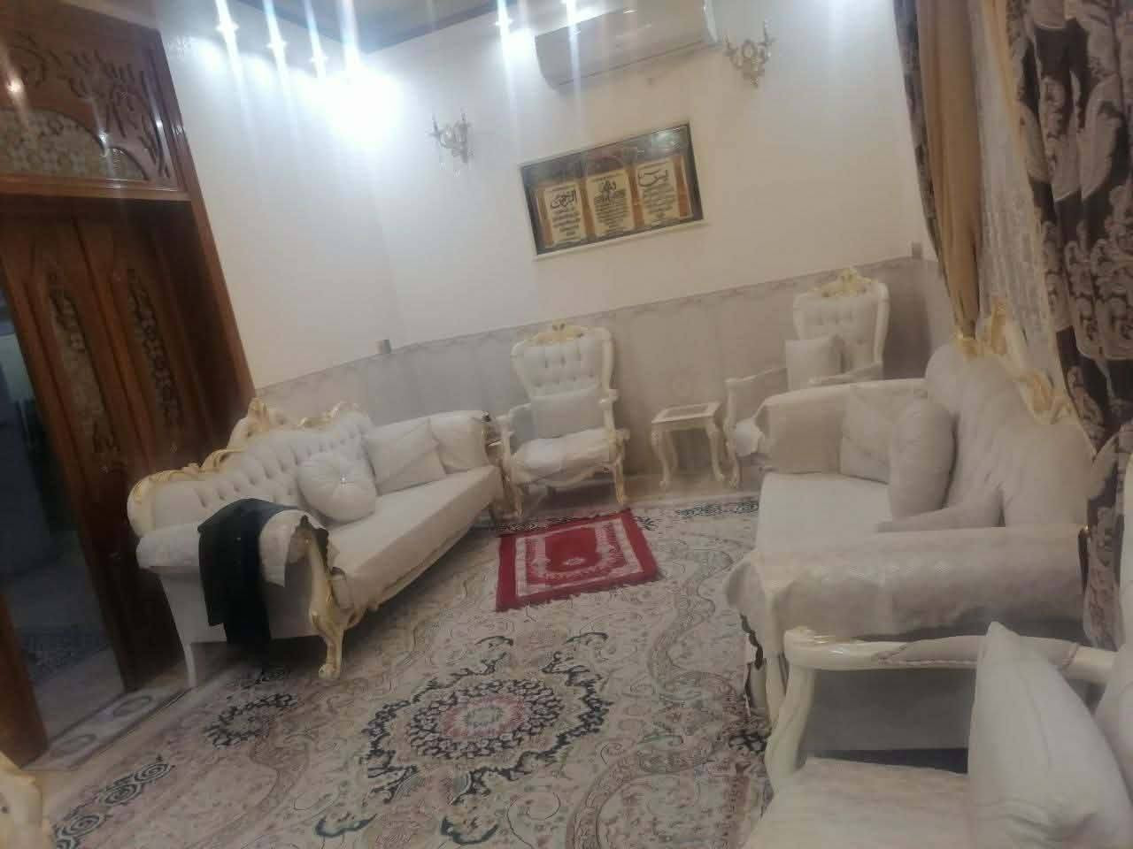 بيت للبيع مساحه ١٠٨ م طابو زراعي سند ٢٥ مربع بناء جديد طابقين يحتوي على استقبال وصاله و٣ غرف نوم ومطبخ وصحيات عنوان كربلاء المعملجي خلف جامعة الصفوه  سعره ١٨٠ بي مجال أي استفسار اتصل *********** نستقبل جميع العروض في انحاء كربلاء
