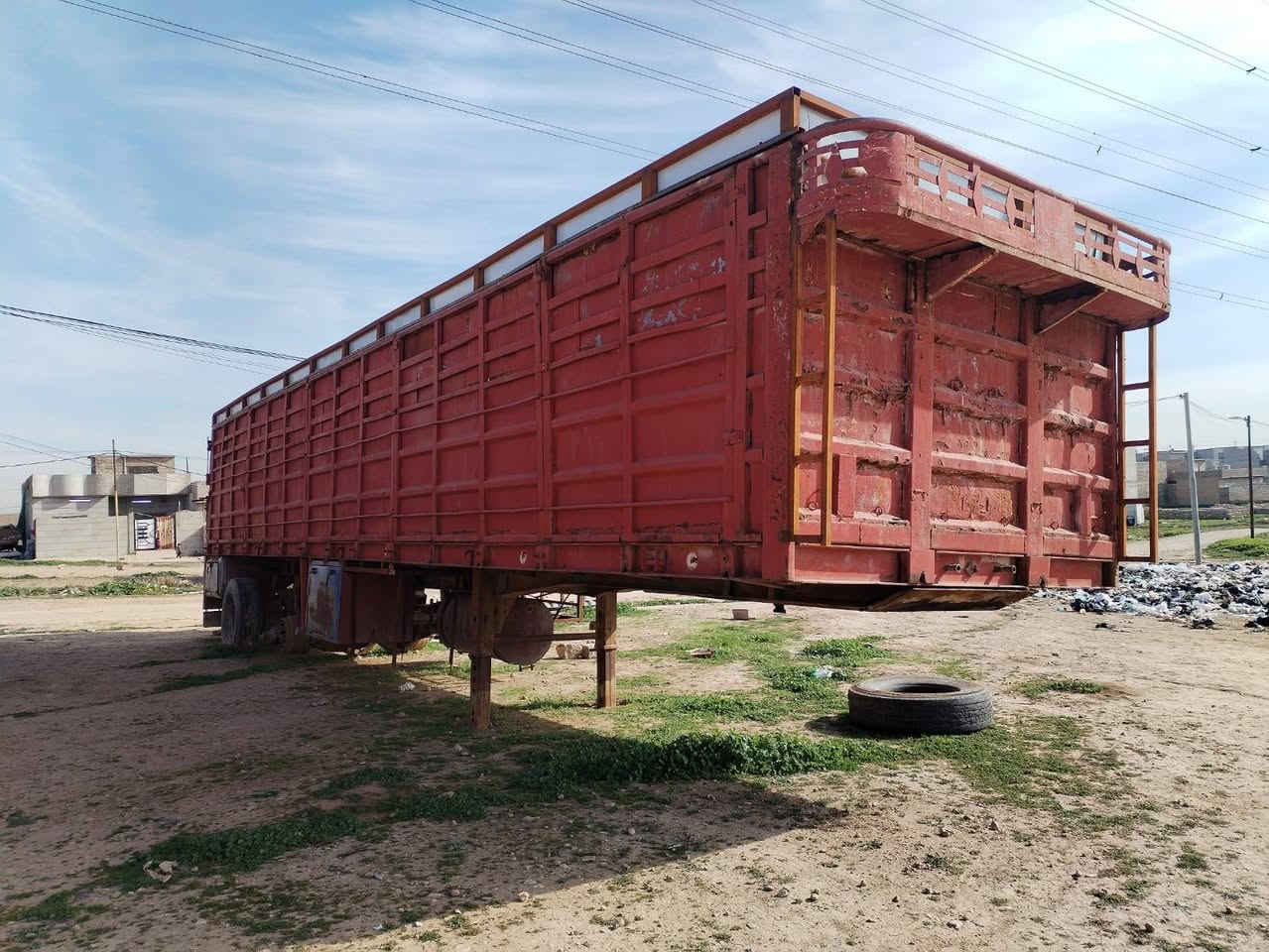 عربانه الطول 12و 10 العرض مترين 45 الرتفاع 190 شاصي محلي ثلث دناكير سكانيا السعر 60 وبيها مجال  العنوان موصل جانب اليمن *********** / *********** / ***********
