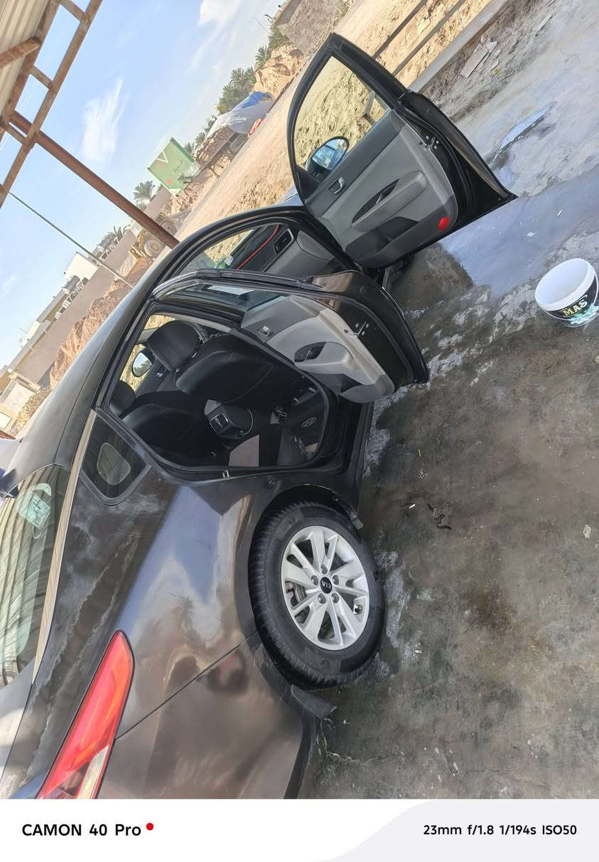 ابتيمه خليجي موديل 17 نص فول
جاهزه من كلشي ترايك وين مايعجبك كير مكينه حداديه تخم تاير مكينه 2400الون رمادي بيه رشات صبغ مكفوله من الحادث القوي والتبديل السعر 130 المكان الوركا ***********
