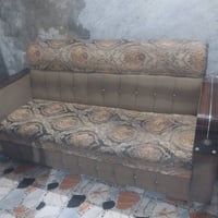 قنفات ١٠ مقاعد سعر ١٥٠ الف ٠٧٧١٦٠٧١٨٧٣ بغداد شارع حيفا