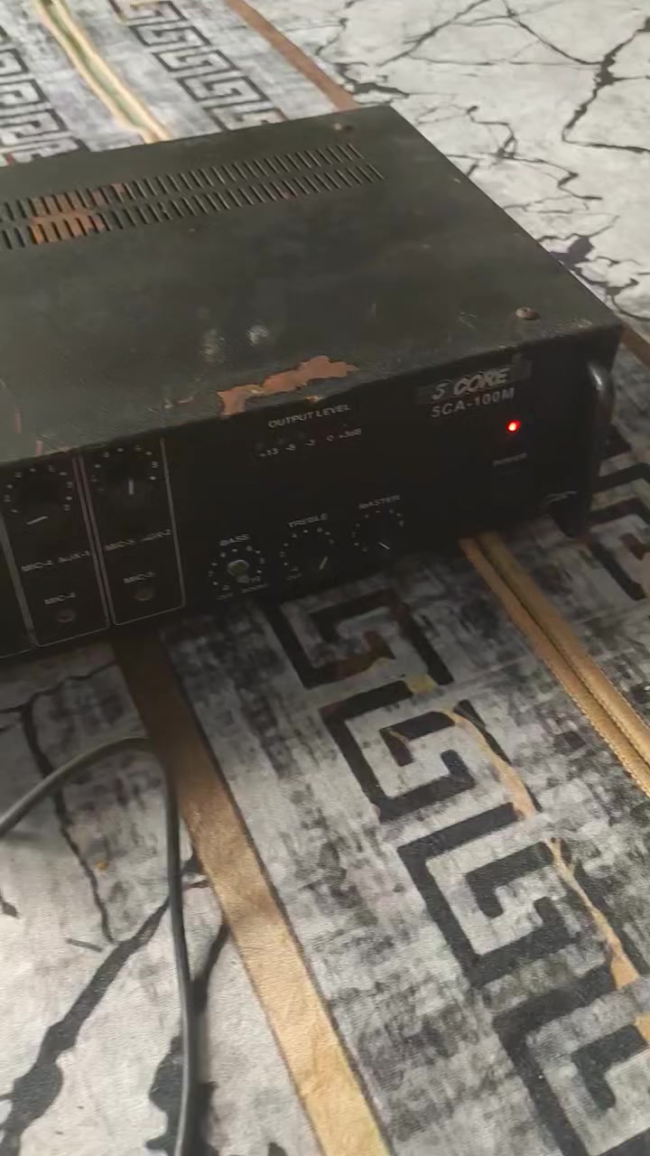 جهاز بوقيات باله مال مساجد يشتغل الصوت عالي لكن مو صافي ماعرف شنو الخلل إن شاء الله يطلع بسيط السعر 60 الف موجود توصيل لجميع المحافظات ***********
