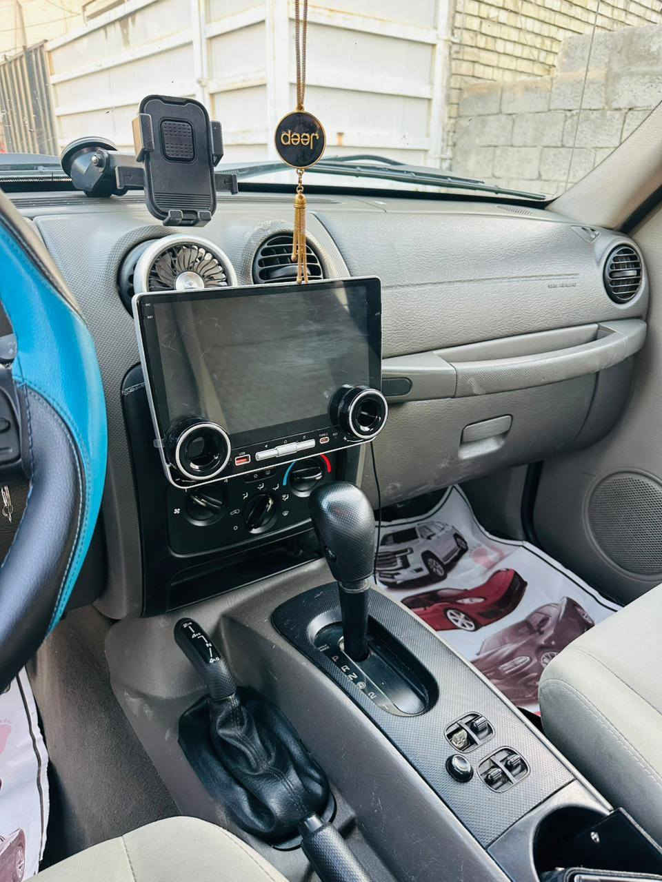 سلام عليكم
جيب لبرتي 2007
رقم بغداد الجديد بسمي
سياره كله على وضع الشركه 
مكفوله كفاله عامه من كل النواحي شرط السونر  مكينه كير مكفولات 
صدر جديد تخم تاير جديد
سياره استخدام شخصي
السعر 95
المكان بغداد 
الرقم ***********
