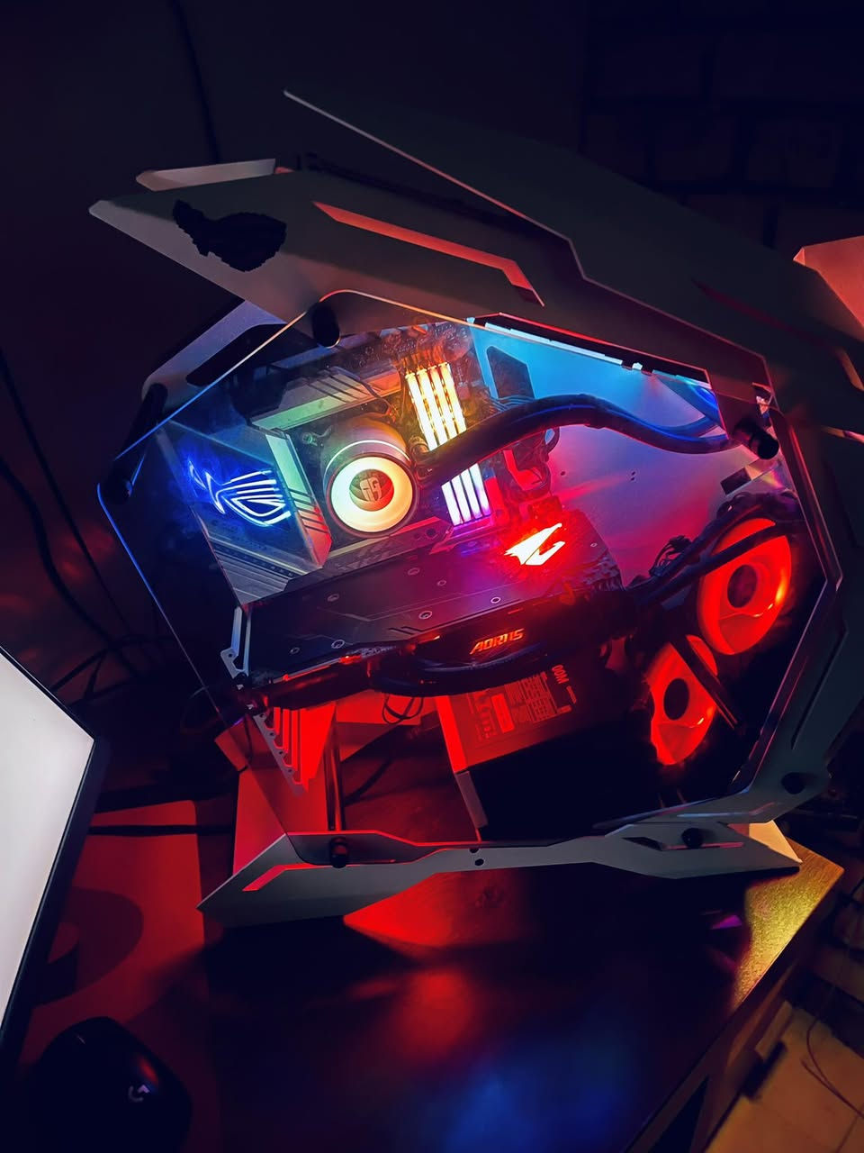 السلام عليكم بيسين للبيع 

Aorus rtx 2080 ti waterforce xtreme نسخة خاصة 
Ram 32gb 3200hz aorus 
Mb Asus rog strix z790-p d4
Cpu i7 13700kf 
Water cooling 340deepcool
Power deepcool 1000w gold 
Case JONSBO MOD-3 white 
بدون هارد 
السعر مليونين و بيها مجال *********** 
————————————————————-

Rtx 3080 palit 
Ram 32 3200 
Mb asus prime z 470 
I7 10700k
تبريد مائي 240
Power 850 asus platinum 
شاشة acer 24 in 165 hz
Mouse pulser
Kb readdragon
ماوس باد هايبر اكس
السعر ١٥٠٠ وبيها مجال رقم صديقي ***********
