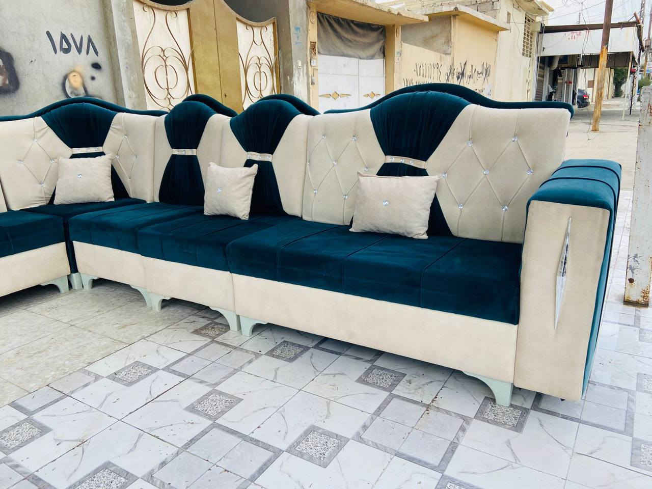 سلام عليكم ديوان لبيع 8امتار كلش نظيفه ومرتبه سفنج درجه اولى ويا كوشات سعرها 250الف 
وعدنا توصيل داخل الموصل  شراي خاص او اتصال ***********واتساب ***********
