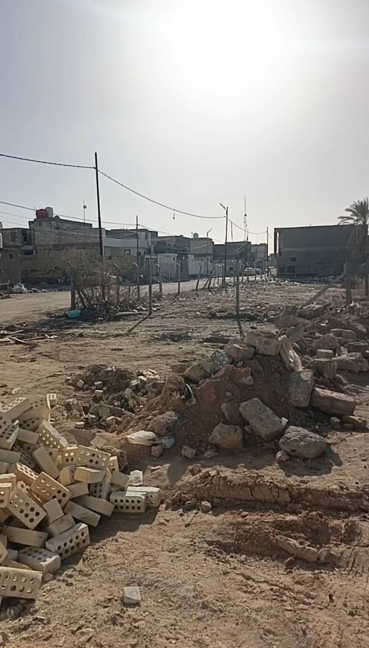 "قطعة أرض للبيع السريع في علوة الفحل، مساحة 100 متر، طابو زراعي سند 25. المكان مميز وقريب من الخدمات، شارع تبليط، شارع القاعة الحديد. السعر: 20 مليون دينار عراقي. للاستفسار: *********** (مكتب حسين النجفي)".
