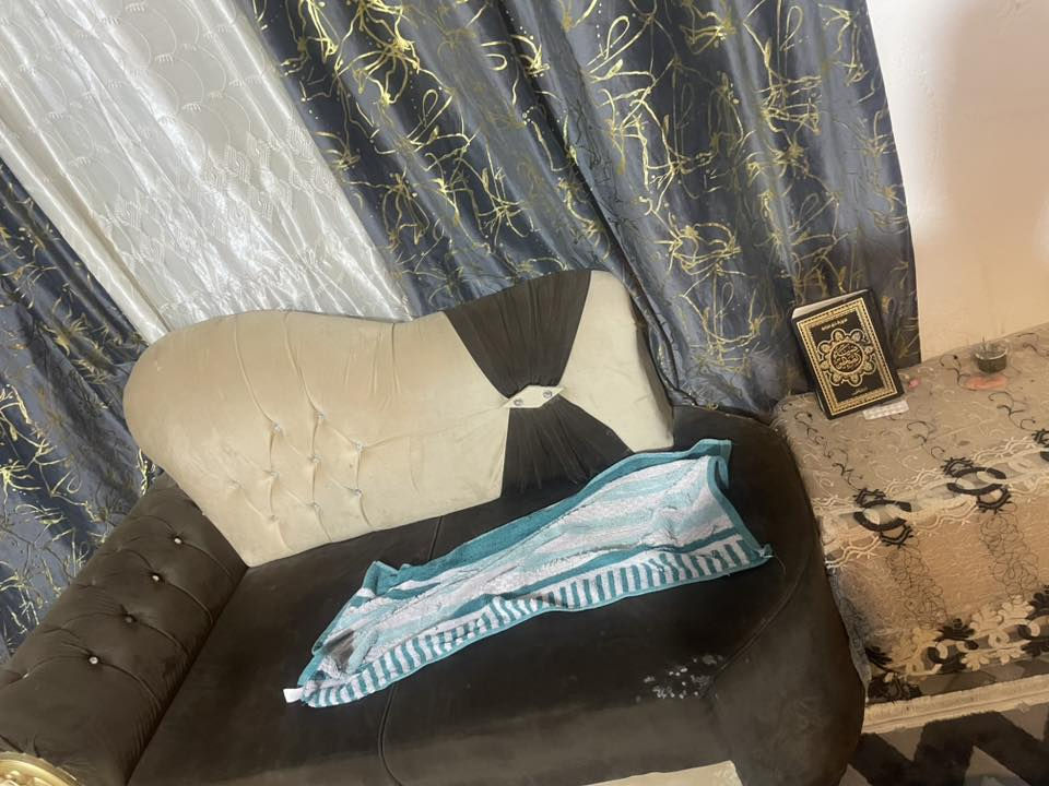 البيع مع دوشك طبي  السعر 350 او بيه مجال ويها طبله تخم تفصال ***********
