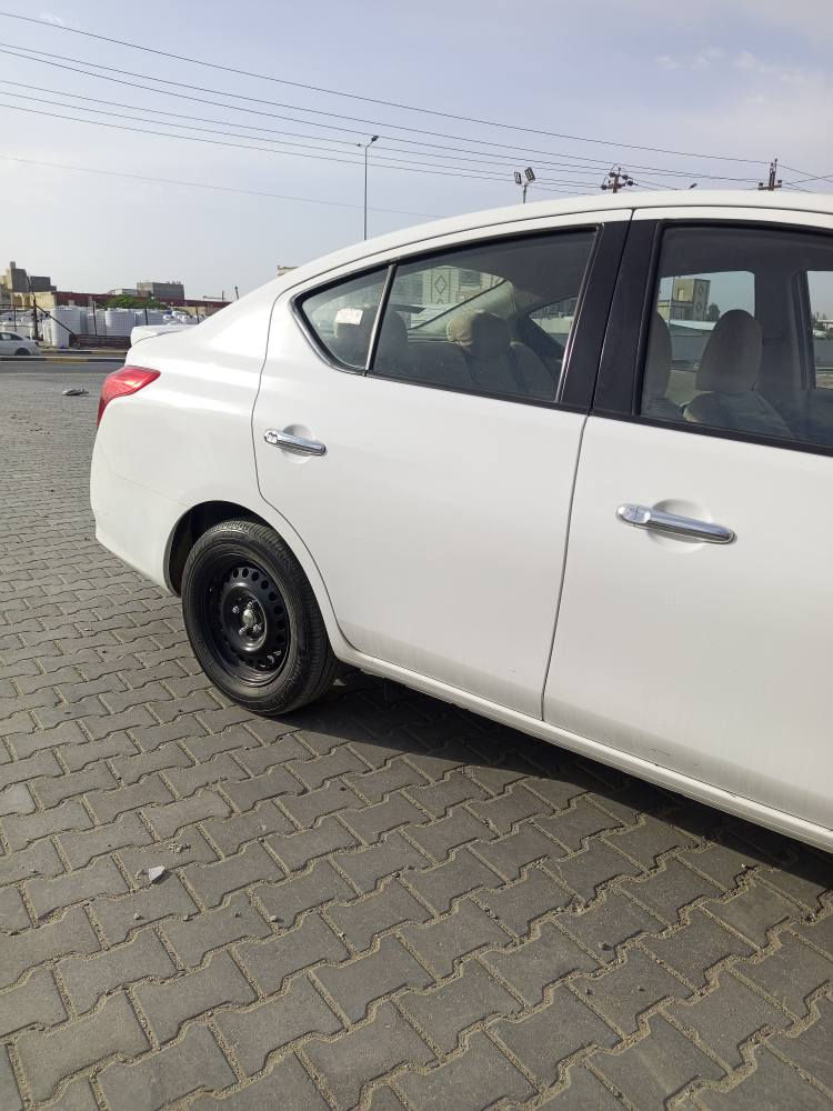 سلام عليكم نيسان صني هندي بليتة زركه 2024 ماشيه 13 الف قابل للزيادة سيارة كفالة كير محرك حدادية كلشي كفاله بس بيهه الضرر الموضح بالصورة مدگر خلفي وشويه من الباب، سنوية السيارة تنتهي نهاية 2029، مدوشمة من الداخل وكاملة

السعر 125 وبي مجال 
واتساب:*********** البصرة, العراق
