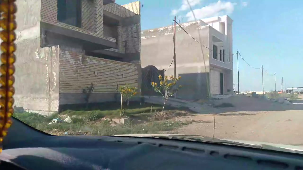 السلام عليكم.. الكثير يسألون عن البناء والسكن بالصوفية . 
اني المتحدث اخوكم وخادمكم مخول خدمات الصوفية .. 
اولا .. المنطقة كلش راقية واهلهة يعرفون شنو معنى كلامي .. والبناء مستمر والدور عامرة بأهلهة وتگدر تتفضل للمنطقة وتشوف بعيونك 
ثانيآ .. اليريد يتوكل ويبني . خل يباشر . مجرد يطلع اجازة بناء .. كلشي يتيسر الة .  من دخول مواد بناء وامور ثانوية .. 
ثالثآ .. مشروع الماء الصافي ..مستمر صار سنة بالمراجعات مع الدوائر المعنية وحصلت الموافقة ونرصد مبلغ وحاليا بمكتب المحافظ ..
رابعآ . المدارس كملت كل الكتب والموافقات .. وباقي فقط المباشرة بالبناء 
خامسآ .. الكهرباء كملت امورها والاغلبية تعرف انه المحطة الي نبنت بأراضي الحارث هي للحارث والصوفية ..وباقي امور لوجستية وندخلهة بالصوفية .. ورغم هذا الحمد لله اكو محولات عدد 3 بالصوفية تم الربط لنصف الصوفية عن طريق الكيبلات ومنتظرين فقط تفعيل اوراق الكهرباء الجباية .. من قبل اهل الدور . لتكون بشكل رسمي .. 
اما باقي الخدمات تجي تباعآ . وماكو منطقة تنبني بيومين ...كلشي يحتاجلة وقت . 
والصوفية الهة مستقبل . خصوصآ واجهة الارض على نهر دجلة ...


**إذا كنت صاحب هذا الإعلان وتريد حذفه لأي سبب، رجاءا أرسل رسالة إلى الدعم الفني**