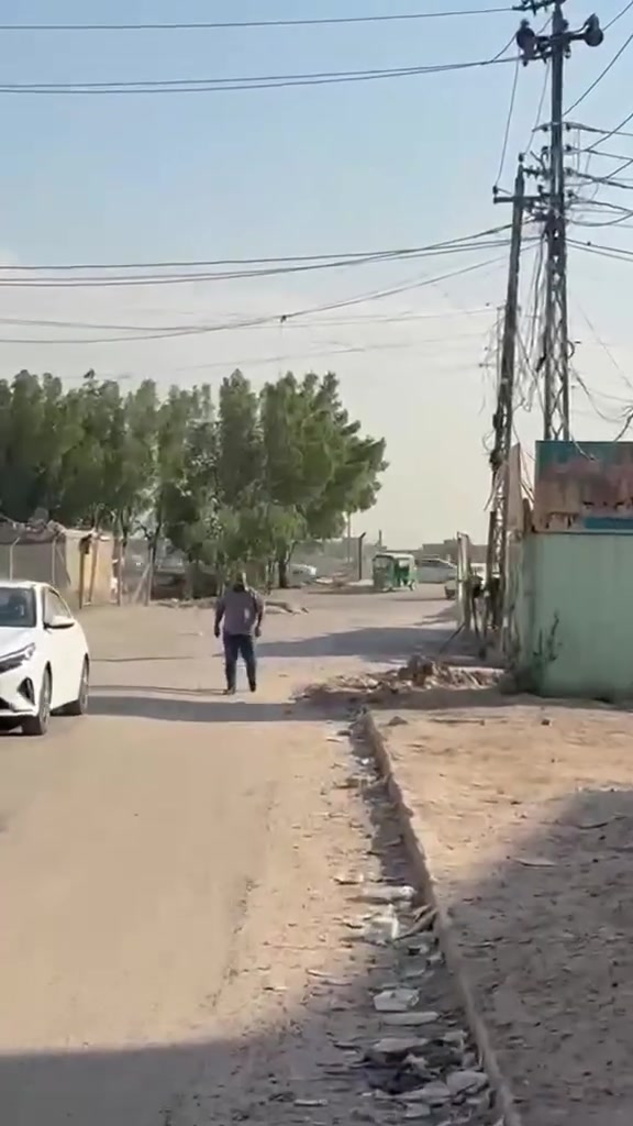 السلام عليكم دار للبيع المساحه 150 متر مربع واجه 12 ونص يحتوي علو اربع غرف نوم غرفتين سويت وصاله وهول ومطبخ وصحيات 
يبعد عن القناة عشرين متر 
العنوان الامين سكينه البيت طابو صرف طابو صرف 
*********** 
البيت بااسمي
