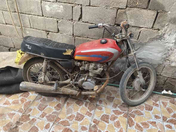 السلام عليكم دراجه ايراني للبيع ادوات مابيها شي سعر 100 قفل كلش من الاخير جوه ال 100 لاتجي مكاني بصره جزيره ***********
