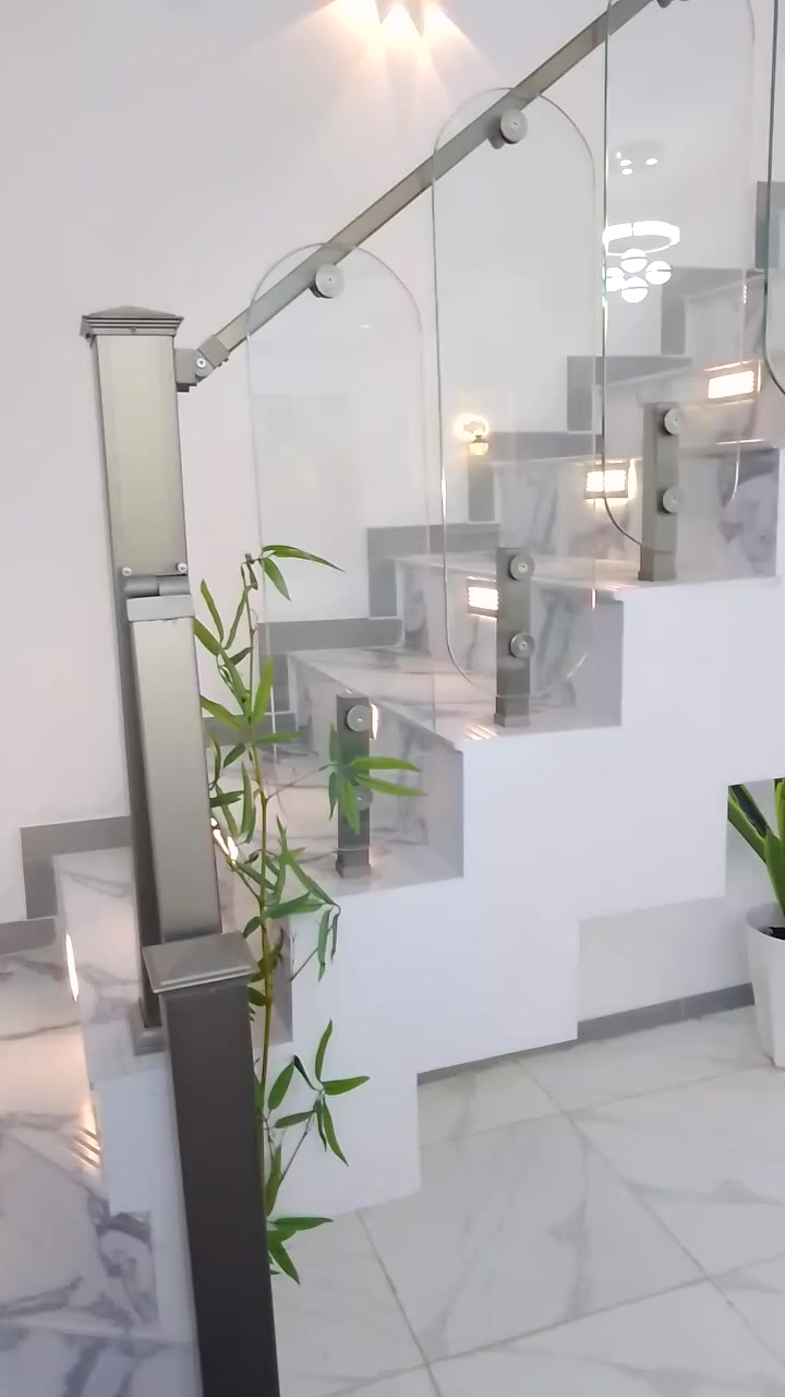 .السلام عليكم بيت زراعي سند 25مساحة 130 مقاطعة 2/8بناء حديث ويحتوي على مطبخ واستقبال ومساحة درج غرفة ارضية خدمات كامله الطابق الثاني غرفتين نوم مع حمام او مساحة كبيرة بناء درجة اولى للاستفسار على الرقم ***********
