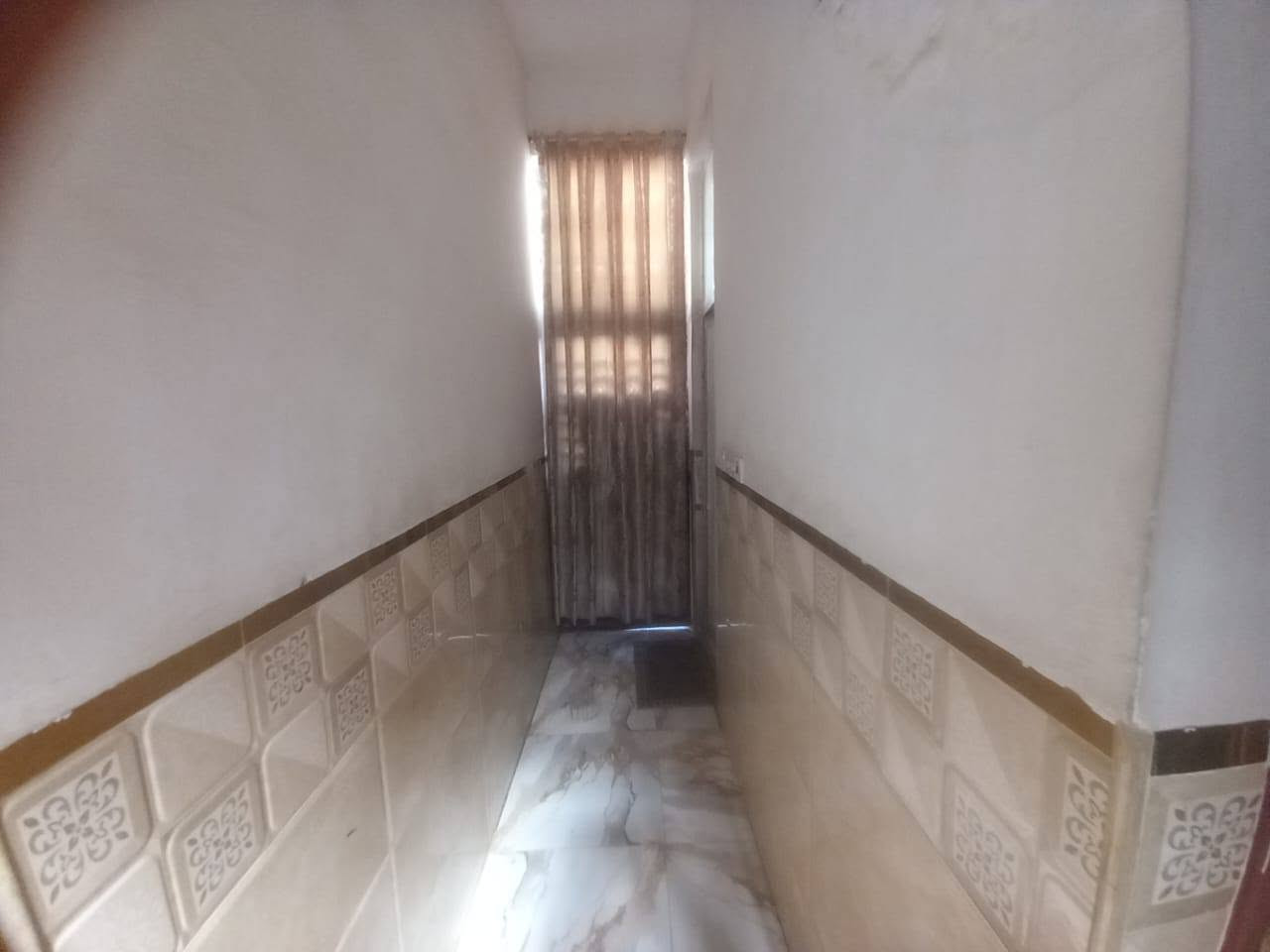 سلام عليكم بيت للبيع في رئاسه عبيدي شارع 20  
مساحه 140 متر  زراعي
طابق ارضي ستقبال مطبخ صاله كبيره 
غرفه نوم 1 حمامين 
طابق اول غرفه نوم وحمام وصاله 
البيت على شارع عريض 60 اسم شارع شارع الساده 
***********
