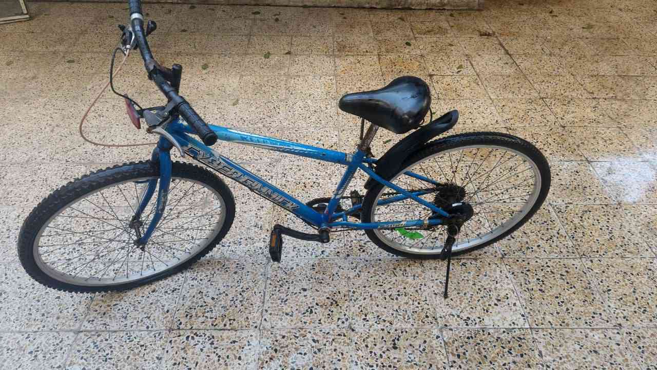 بايسكل  للبيع
بايسكل نضيف 
حجم 26 
صطاب خلفي شغال 
كير شغال 
سعر 50وبي مجال قليل 
***********
