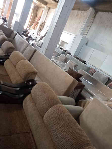 تم بحمد الله وصول حاويه اثاث مستعمل للبيع كفل قرب الجسر ***********
