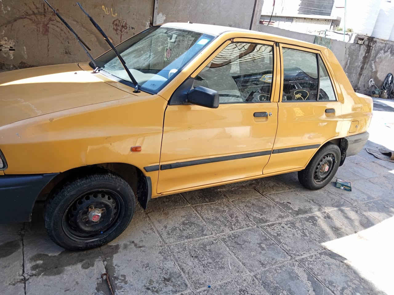 سلام عليكم سايبة مديل 15 سيارة خير من الله مكينة وكير خير من الله صدر امامي جديد بيهة طخة واضحة بل صورة خفيفة مكان بغداد النهروان السعر 35 وبيهة مجال ***********
