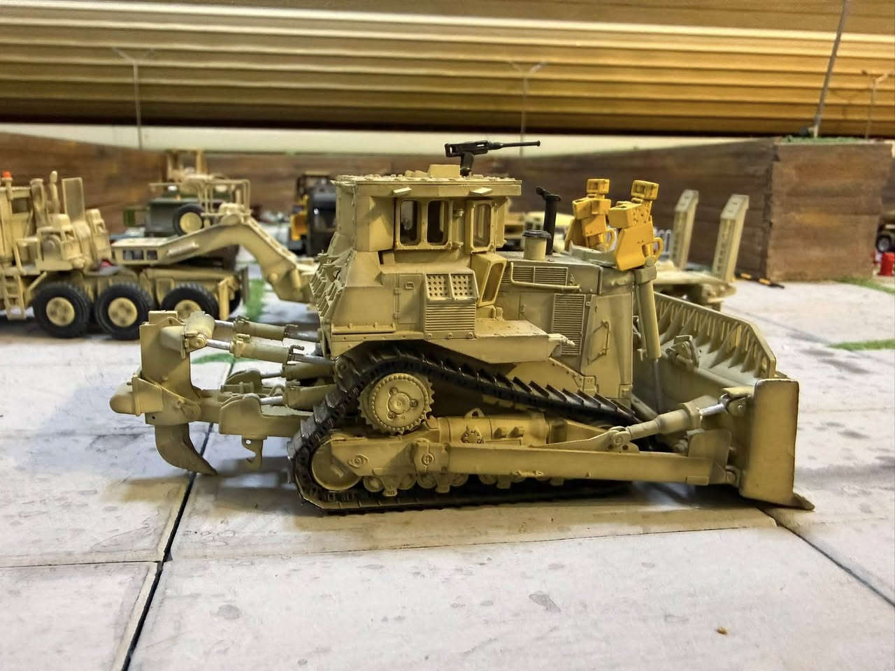 من مجموعتي
البلدوزر المدرع Caterpillar D9R، والملقب بـ "Doobi" في بعض الجيوش. التصفيح الكامل: لاحظ أن كابينة السائق محاطة بألواح فولاذية وزجاج مضاد للرصاص بدلاً من الزجاج العادي. هذا التصفيح يحمي الطاقم من الرصاص، الشظايا، وحتى القذائف الصاروخية الخفيفة. برج الرشاش: يظهر في أعلى المجسم رشاش آلي (غالباً من طراز 7.62 ملم)، وهو مخصص للدفاع عن النفس ضد المشاة أثناء قيام البلدوزر بعمليات الهدم أو فتح الطرق في مناطق القتال. نظام القتل الصعب: بعض هذه الآليات تُزود بقفص حديدي (Slat Armor) حول الكابينة لتفجير القذائف قبل وصولها لجسم الآلة. اقتحام الخطوط الدفاعية: إزالة الألغام والعوائق الهندسية المعقدة لفتح ممرات للدبابات. بفضل قوته وتصفيحه، يمكنه هدم مبانٍ كاملة يشتبه بوجود كمائن فيها دون تعريض الجنود للخطر. تحت نيران كثيفة، يتم استخدامه لسحب الدبابات المعطلة (مثل الميركافا أو الإبرامز) نظراً لوزنه الهائل الذي يصل إلى 62 طناً وقوة جره الجبارة. هذا الموديل باللون الرملي (Desert Tan) مشهور جداً في الجيش الأمريكي (حيث يسمى D9 Armored)


**إذا كنت صاحب هذا الإعلان وتريد حذفه لأي سبب، رجاءا أرسل رسالة إلى الدعم الفني**