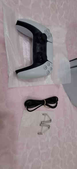 السلام عليك بلي 5 سلم واحد تيره كسر كارتون السعر ٦٥٠ الف مكاني دوره حي اسيا *********** الجهاز مستخدم يومين فقط لاغير حته الجوستك بعده على شحن الشركه
