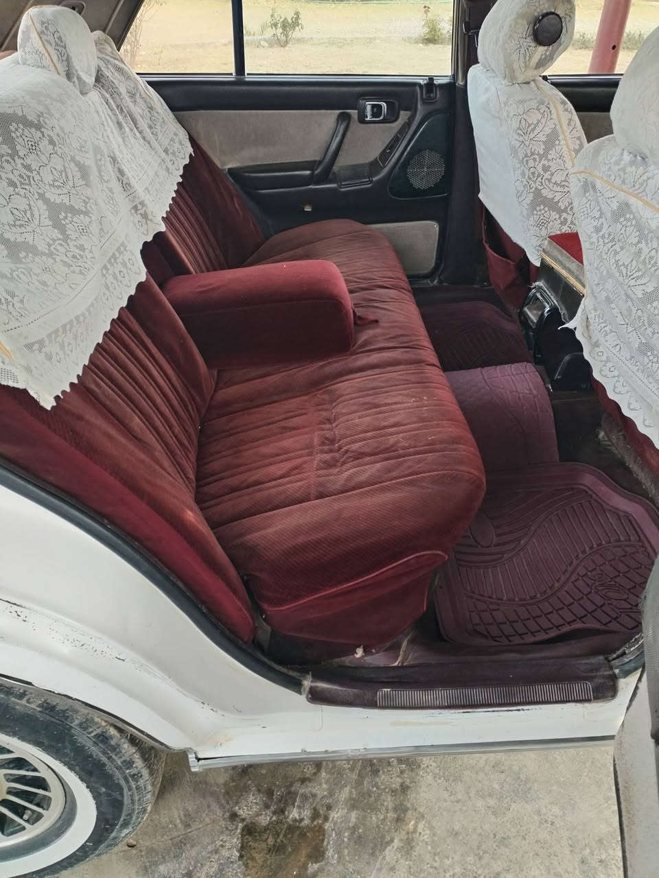 سيدان موديل 90 رقم نينوى شرط التحويل سنويه جديده بيها صبغ مكان قليل جدا طخم تواير جديد محرك كير شرط صدر جديد سياره مال جناي السعر 65 وبيها مجال   ***********
