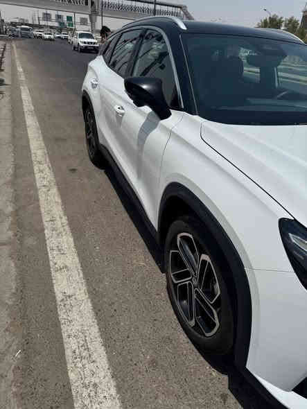 السلام عليكم MG1.   مواصفات
-بنورما
-مقاعد جلد
-5 كامرات
-حساسات
-قيادة ذاتية
-نقط عمياء
-طي المرايات اوتو
-دخول ذكي
-انارات محيطية.  الاستفسارات ***********
