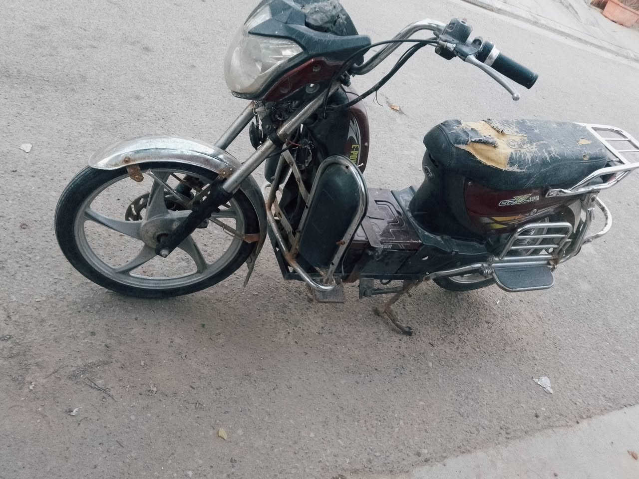 ماطور شحن للبيع
كوم حديد 
بدون بطاريات 
الي يريده يتصل 
***********
