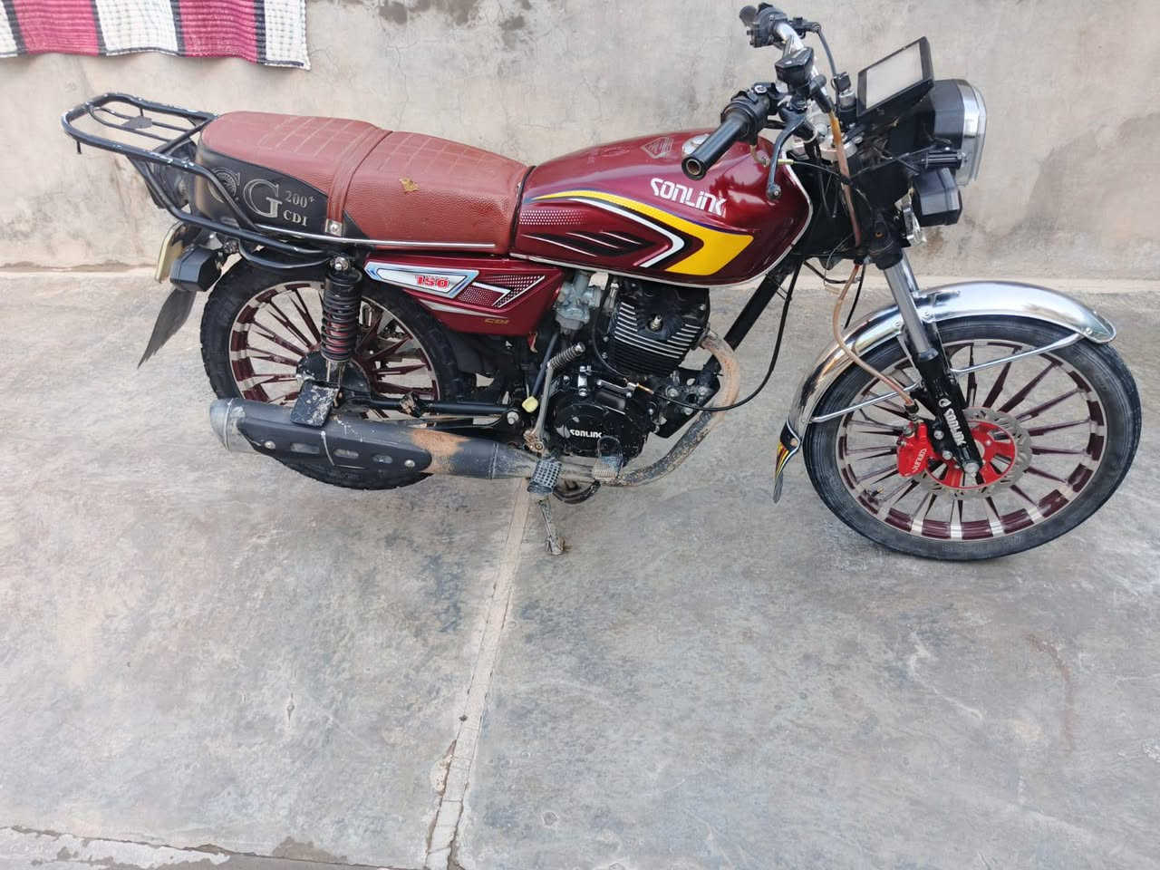 سلام عليكم دراجه كله كامله  مناقصه كلشي  موديل ٢٥ السعر ٦٥٠ وبيه مجال رقم الهاتف ***********
