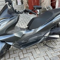 هوندا pcx بحاله الوكاله من معرض حمودي السيد نازله  سعره 16 وبيهة مجال ...