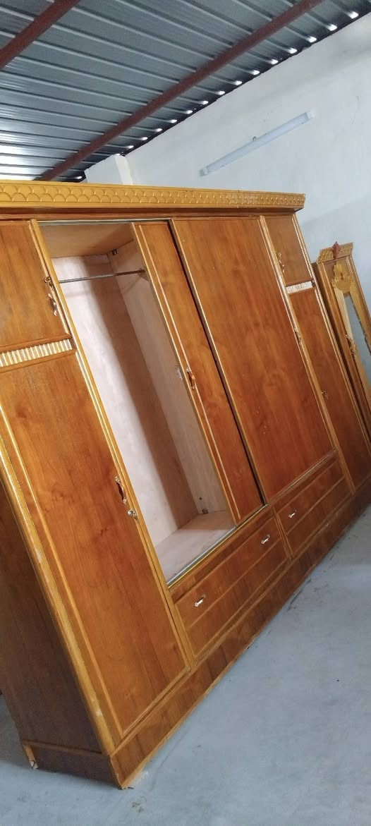 غرفه صاج احطاطه ٦ باب ملحق 
الابواب سلايت 
نضيفه اي ضرر مابيها 
المكان الخالص /عرب شوكه 
للاستفسار الاتصال ع ***********
او المراسله واتساب

