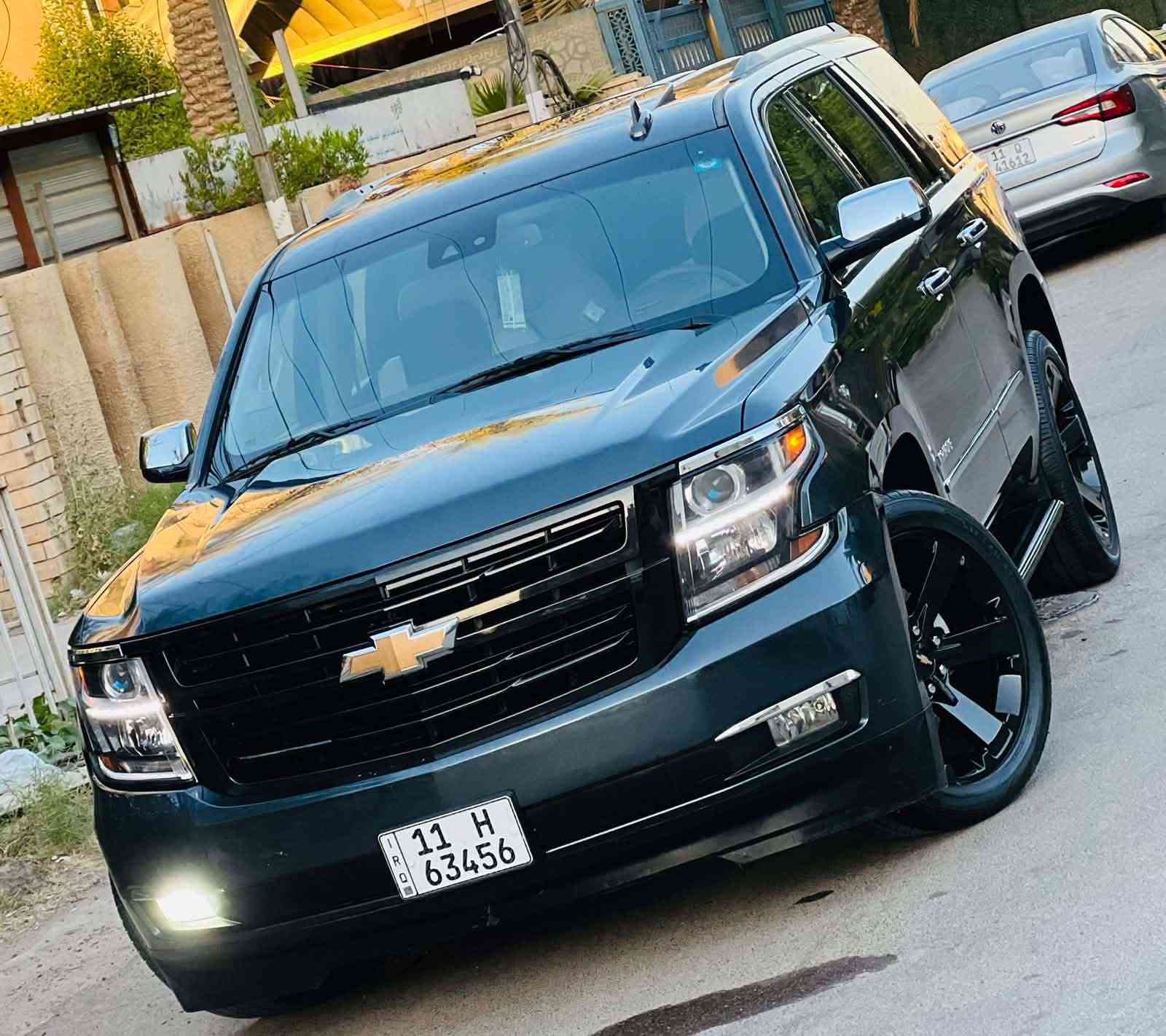 السلام عليكم عندي تاهو ٢٠١٩ رقم بغداد الدولي جديد بسمي تحويل ثاني يوم سنويه وأرقام وهزه كله جديد لل ٢٠٣١ سياره نضيفه وجاهزه مابيها أي نقص حادثها جاملغ فقط وبل عراق 
بيها مكانات صبخ وكلير اثر طخات وشخوط فقط محرك ٥٣٠٠ ادامه كامله سياره فووول مواصفات للأخير 
فتحه سلايد 
٧ اراكب 
٣ قطع تبريد 
داخل منفصل vip
شاشه كاربلاي 
كامره 
حساسات 
منضومه زنون 
كشنات كهرباء 
كشتات جلد 
تدفئه تبريد بل كشنات 
داخل لونين 
4><4 
رادارت 
وبعد بيها هوايه مواصفات معروفه 
سياره نضيفه ومابيها نقص 
مكان السياره بغداد 
عارضها ب ٢٧٥ وبيها مجال للشراي 
وهذا رقمي 
***********
